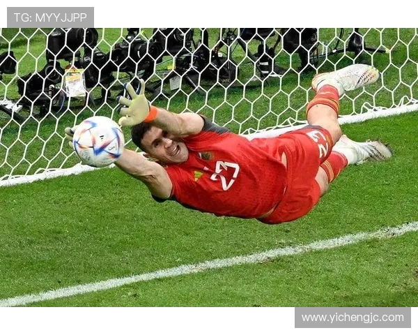 马丁内斯的传奇旅程:从草根到顶级球星的奋斗故事